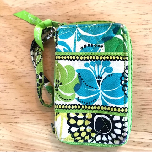 Vera Bradley 💓 green wallet. - Picture 2 of 6